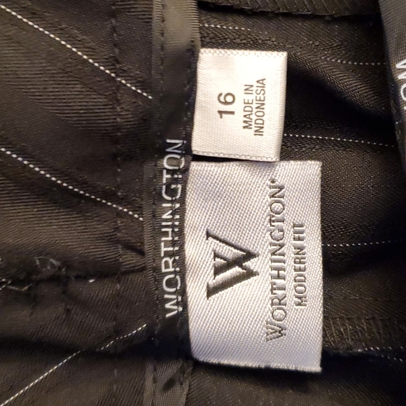 Dress shorts - Picture 2 of 6